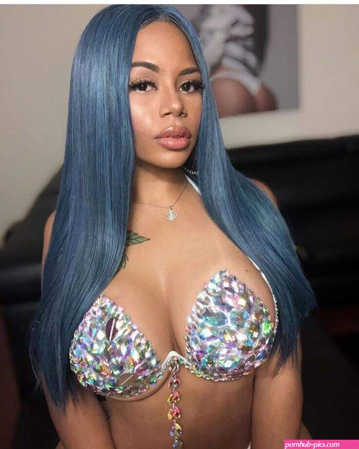 titties latina