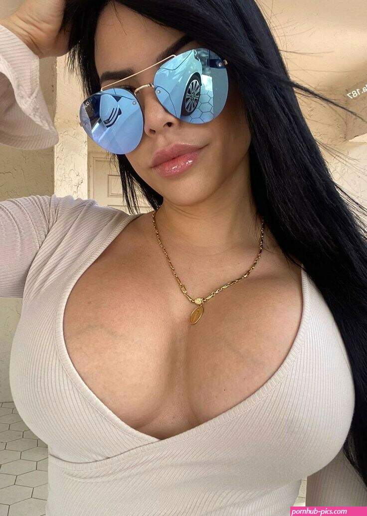titties latina