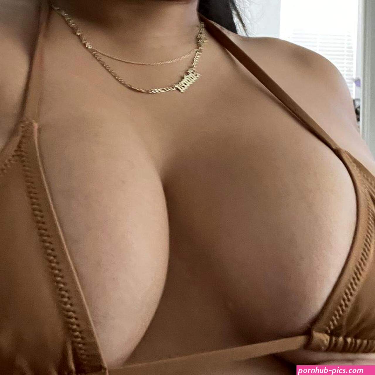 titties latina