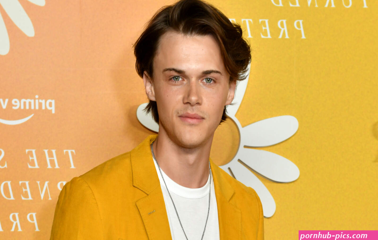 christopher briney height