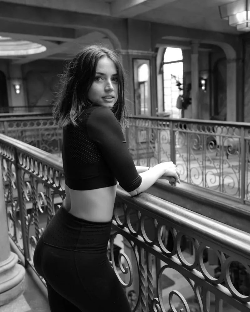 ana de armas boobs