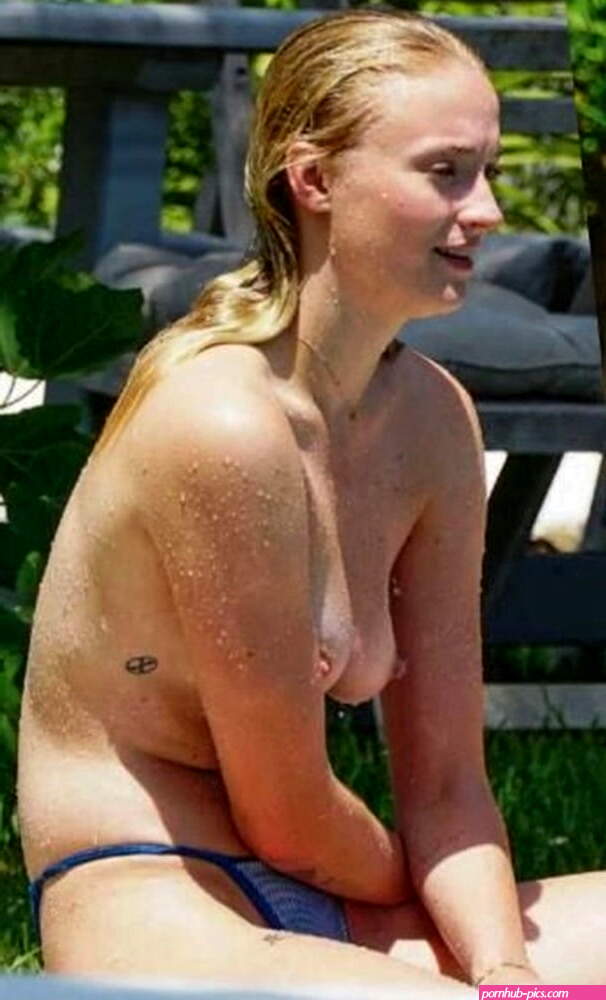 sophie annaston nude