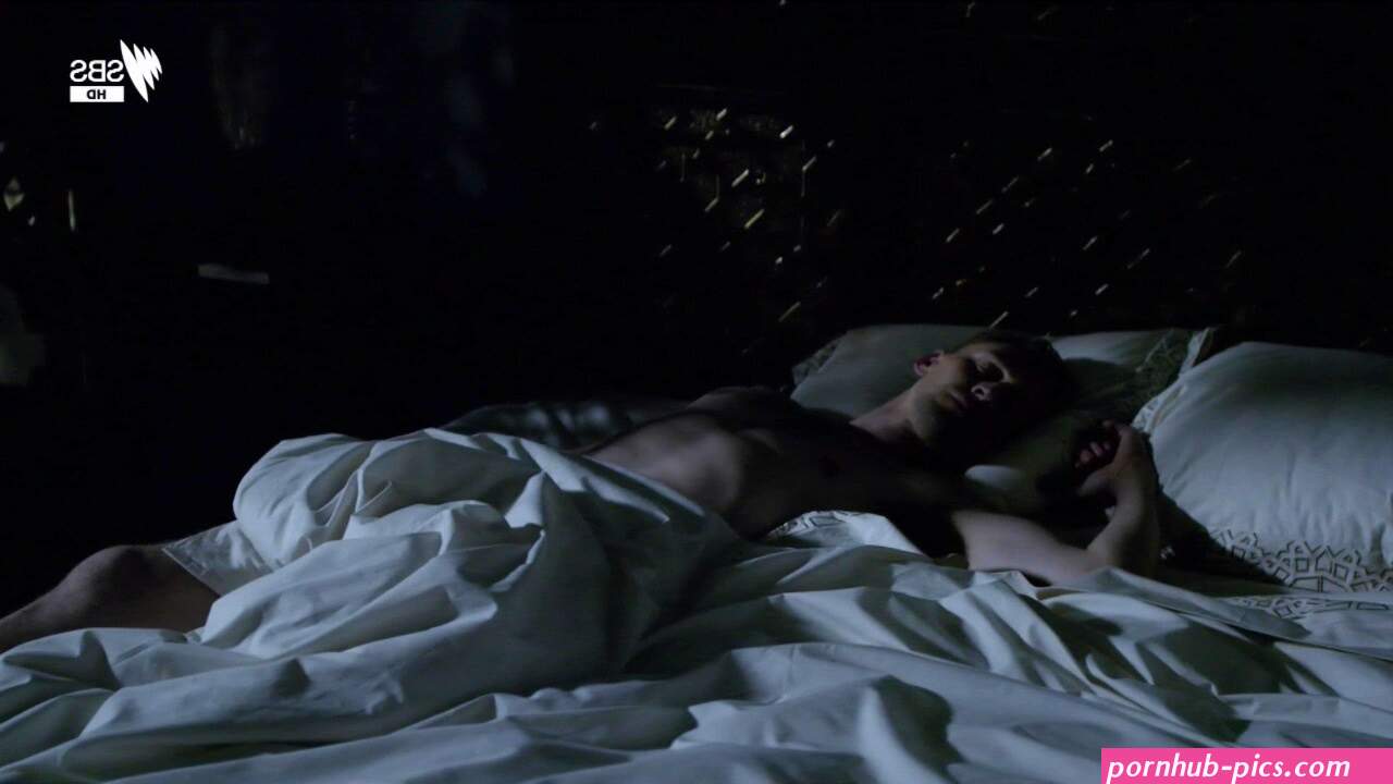 tom hiddlestone nude