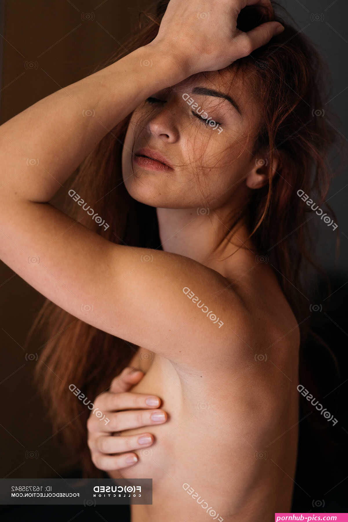 naked women posing