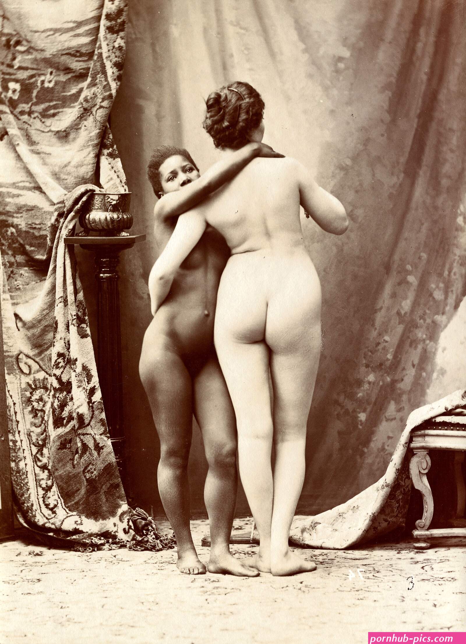 naked women posing