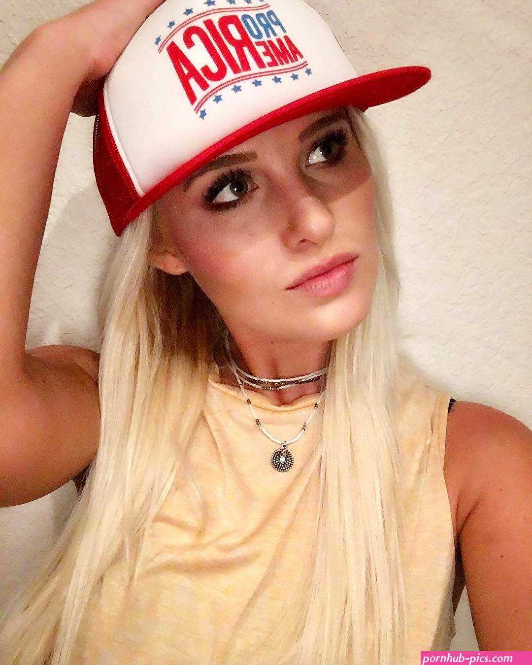 tommi lahren bikini
