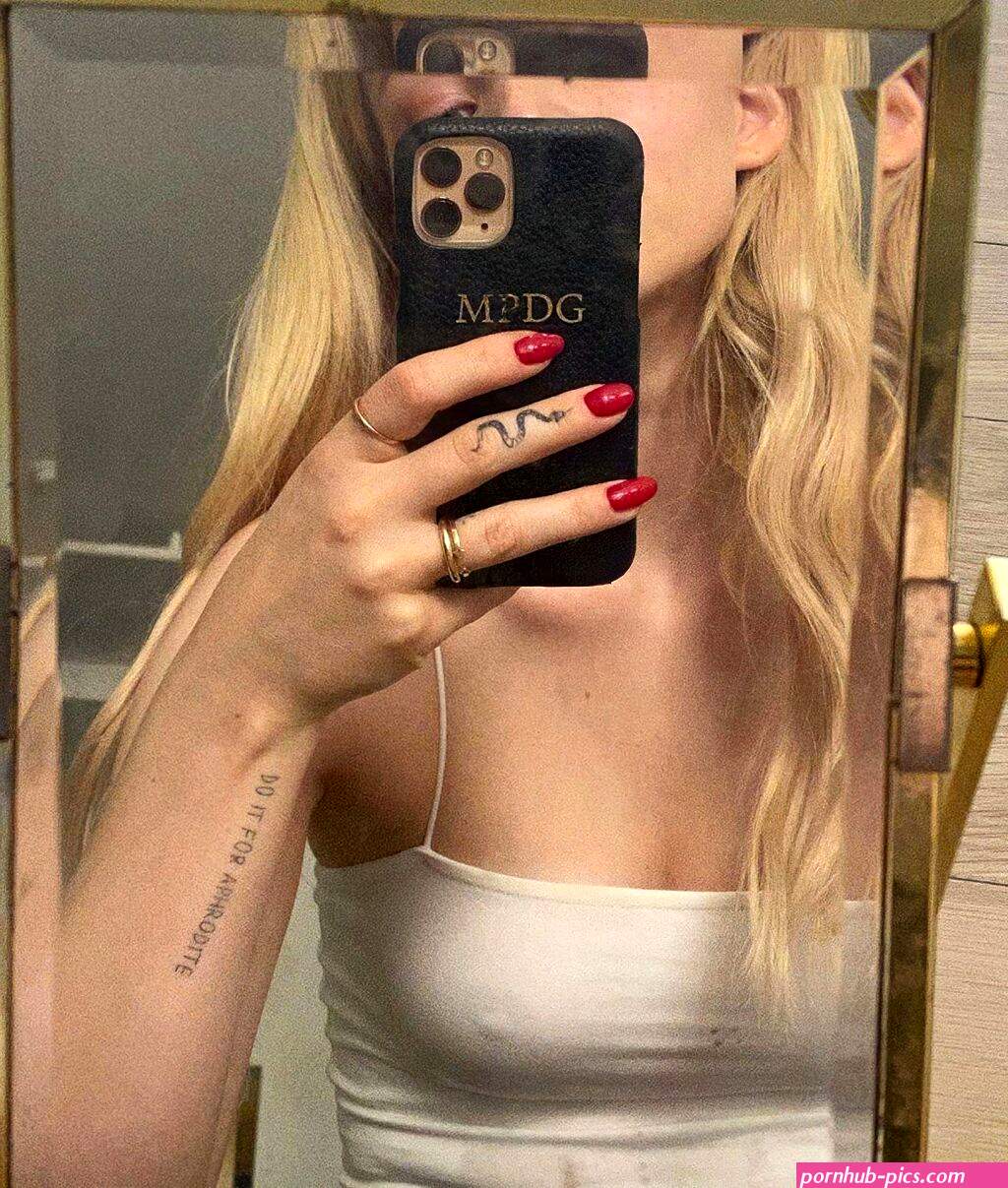 dove cameron nude
