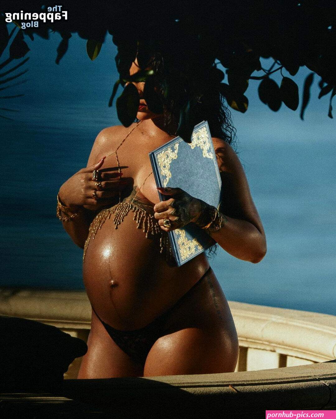 rihanna naked