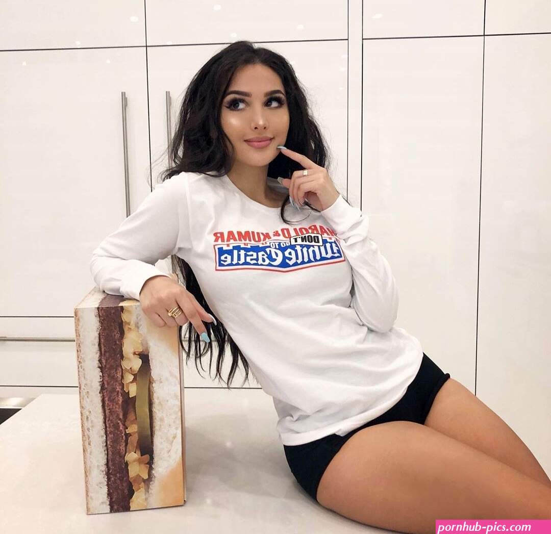 sssniperwolf nakid
