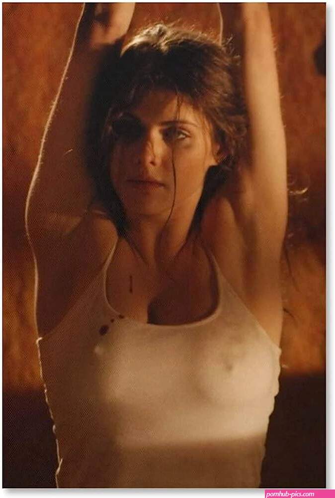 alexandra daddario boob