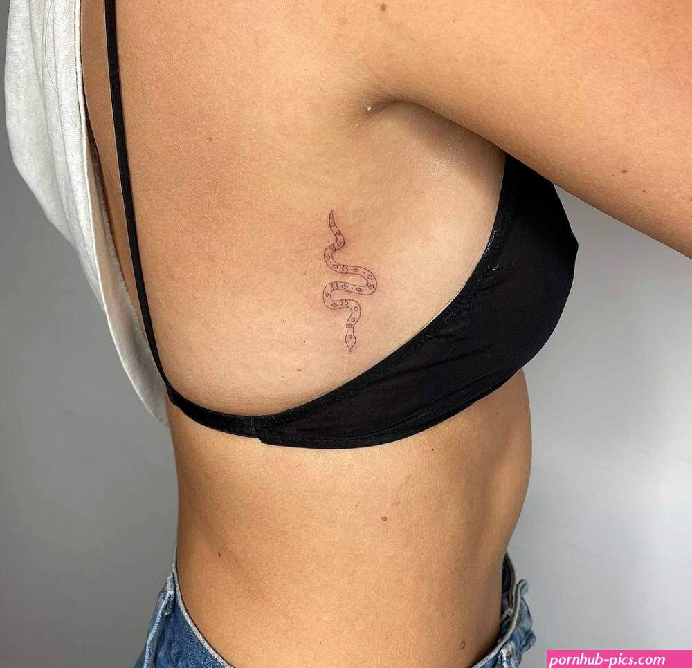 side boob tatoo