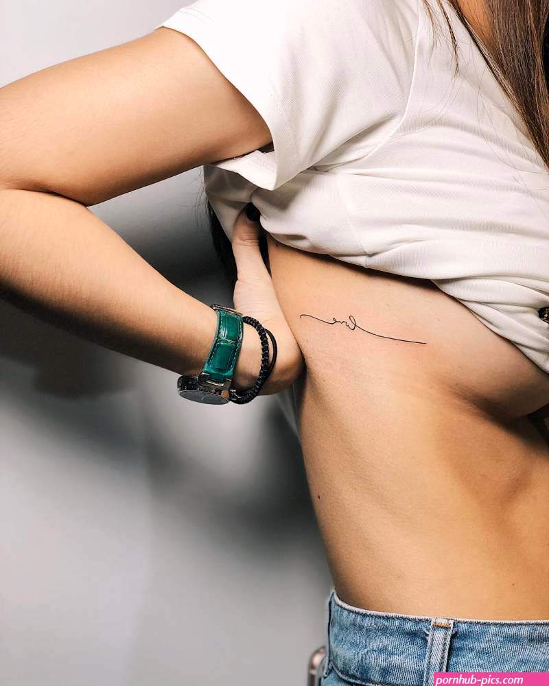 side boob tatoo