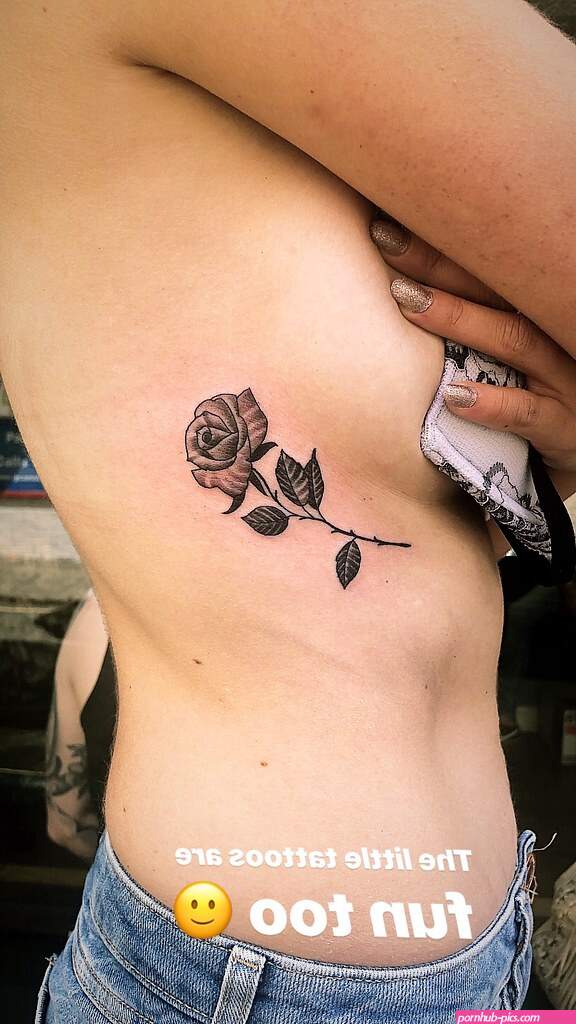 side boob tatoo