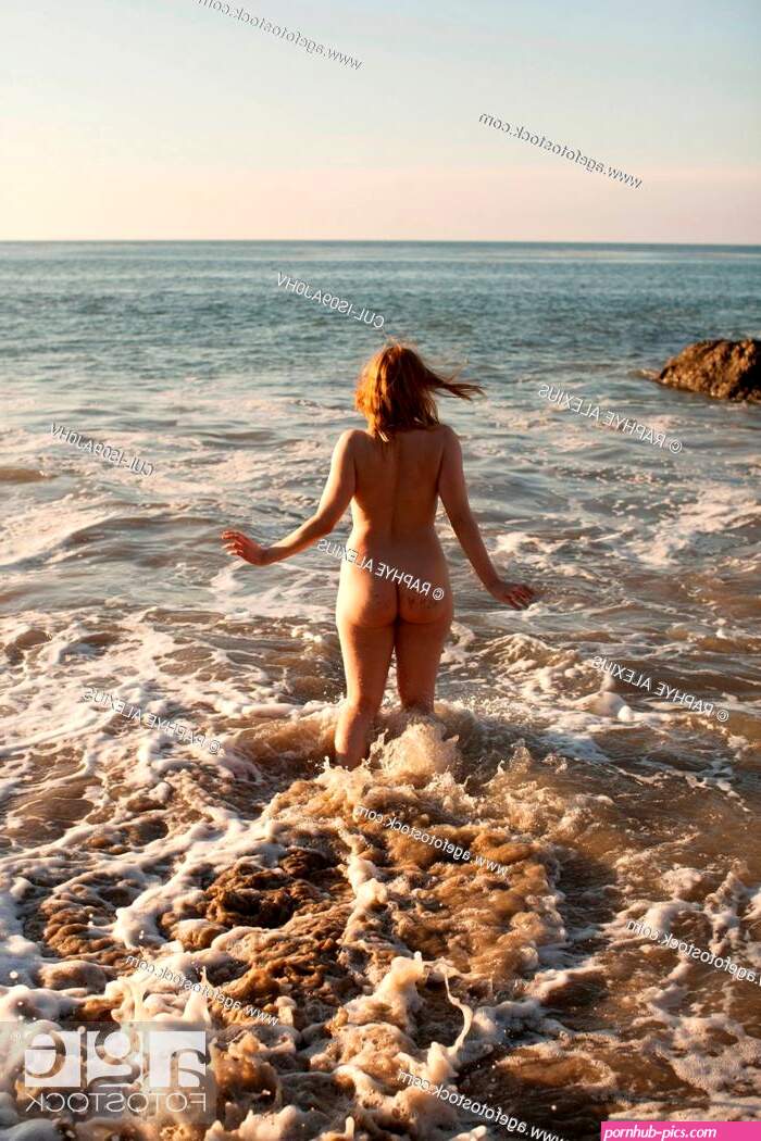 women nude at beach