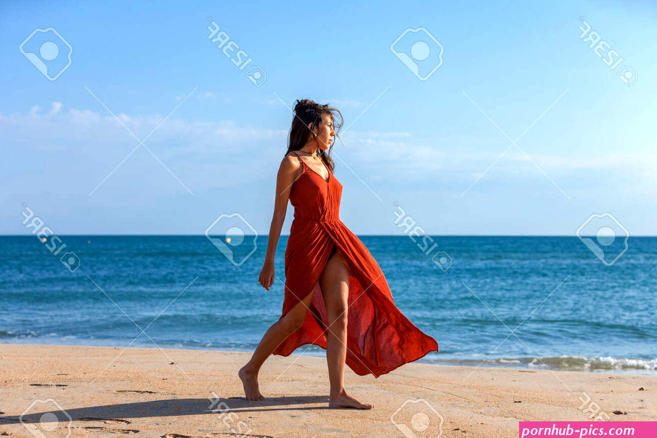 women nude at beach
