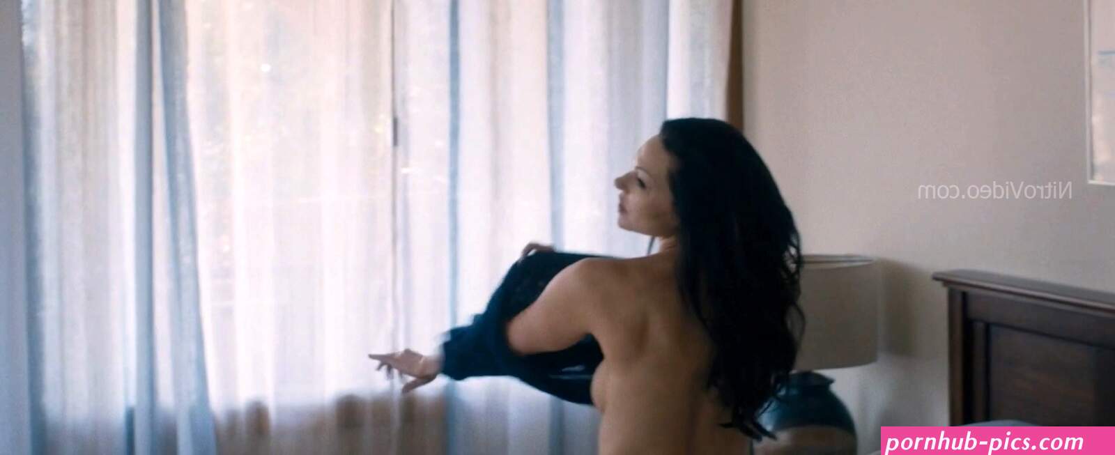 laurie prepon nude