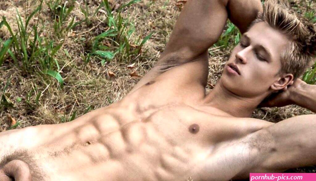 naked guyes