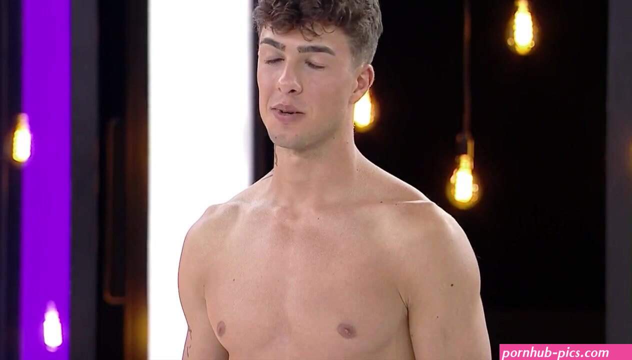 naked guyes