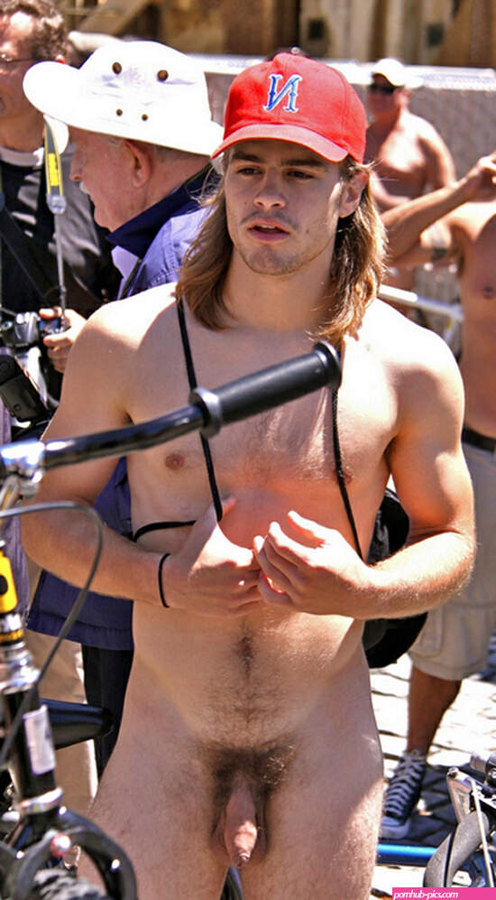 naked guyes