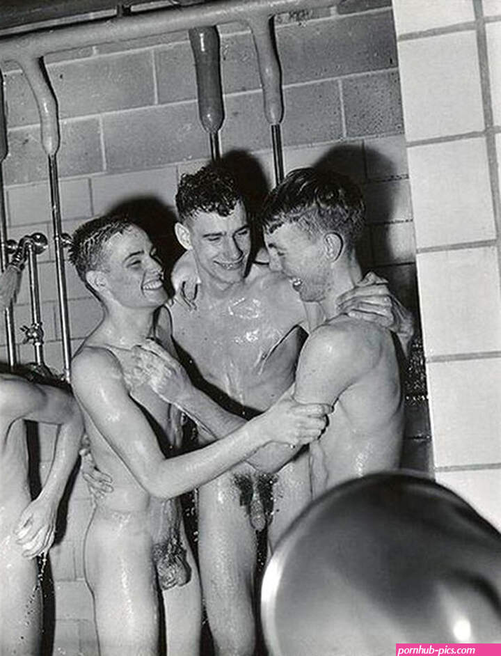 naked men shower