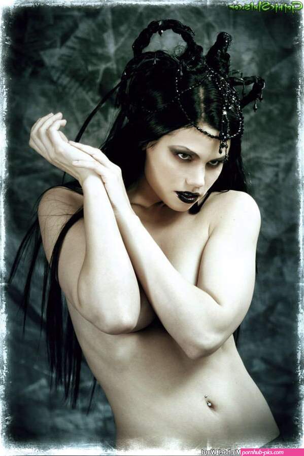 nude goth