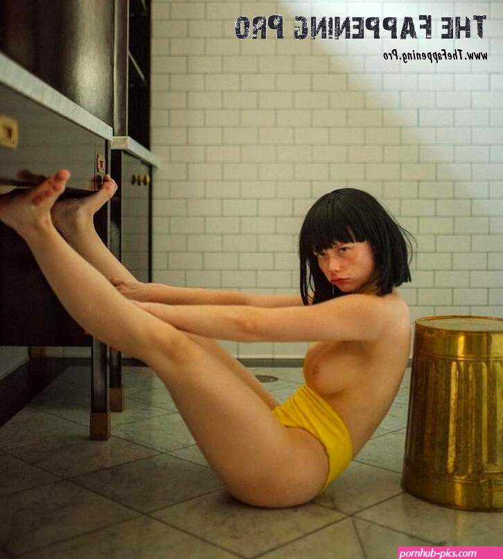 suzanna son nude
