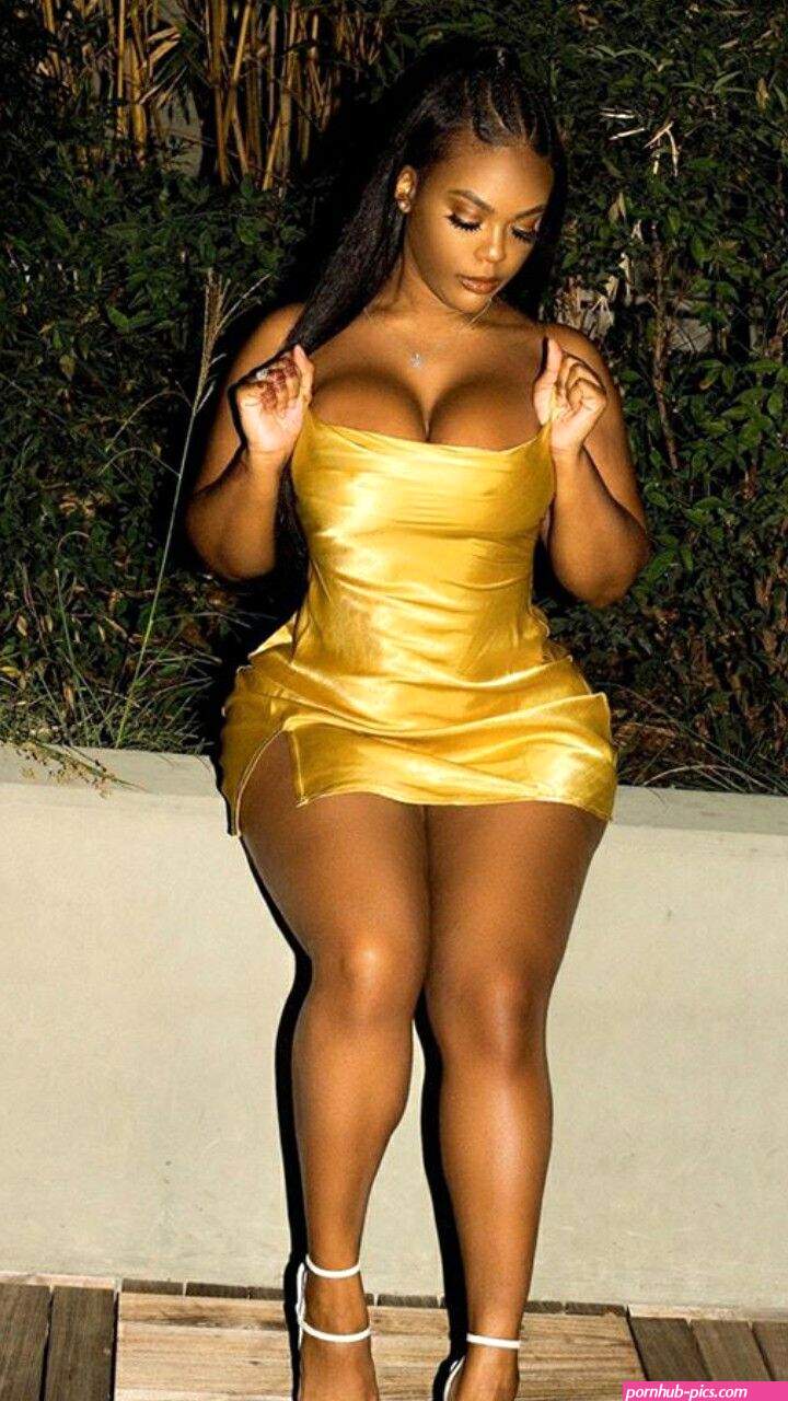 thick ebony booty