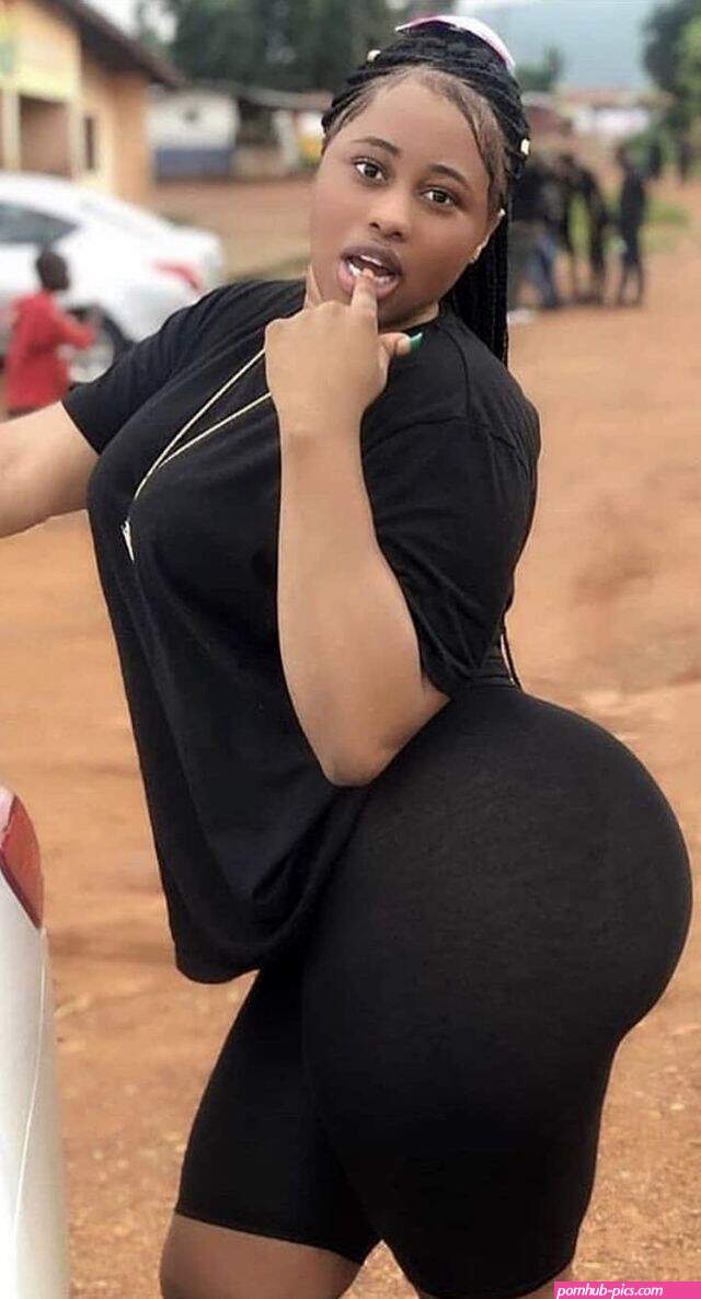 thick ebony booty