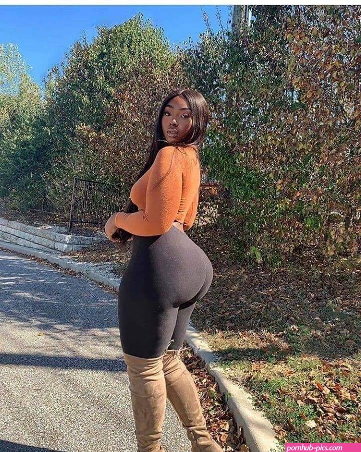 thick ebony booty