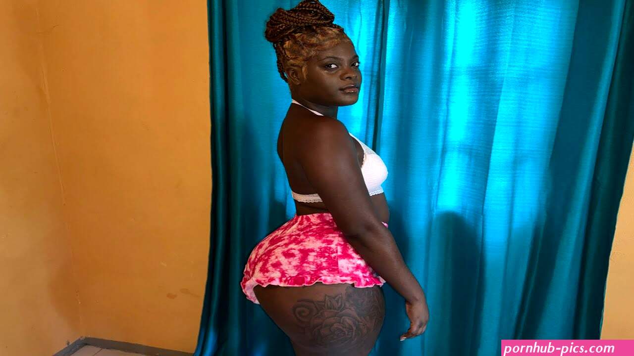 thick ebony booty
