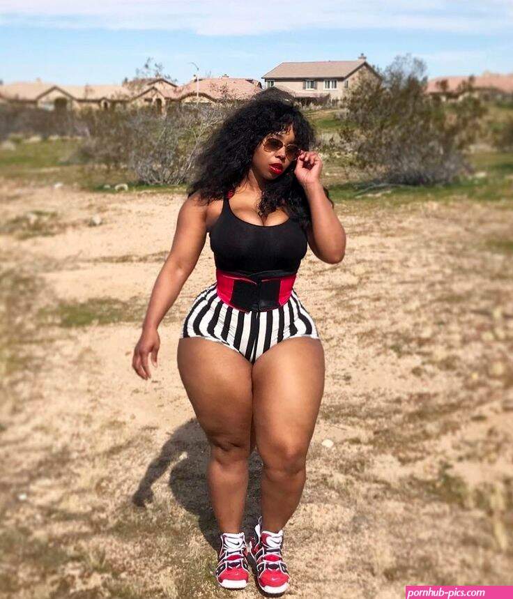 thick ebony booty