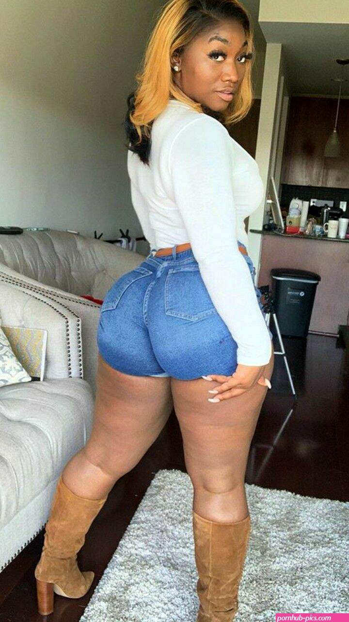 thick ebony booty