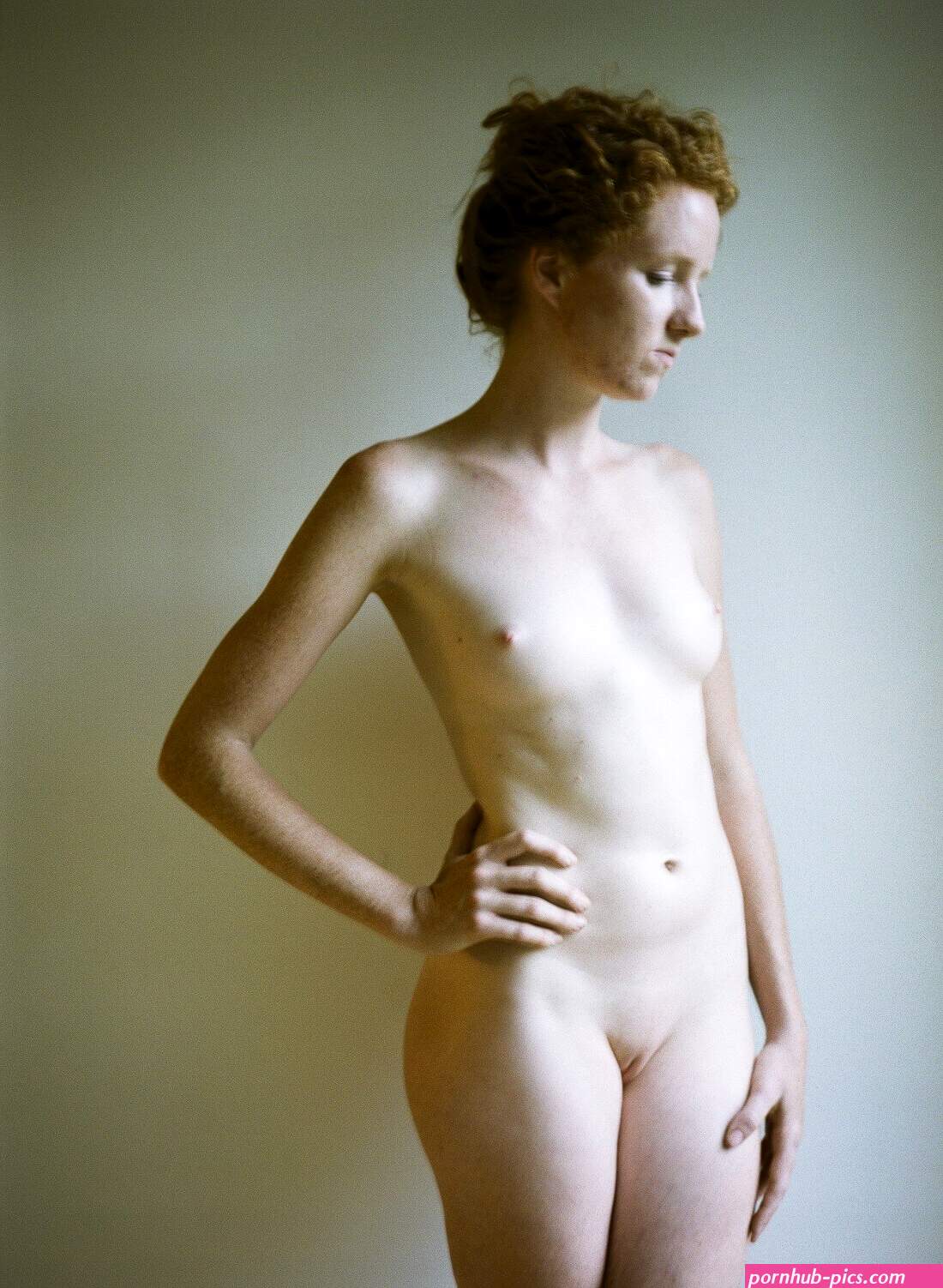 women who pose nude