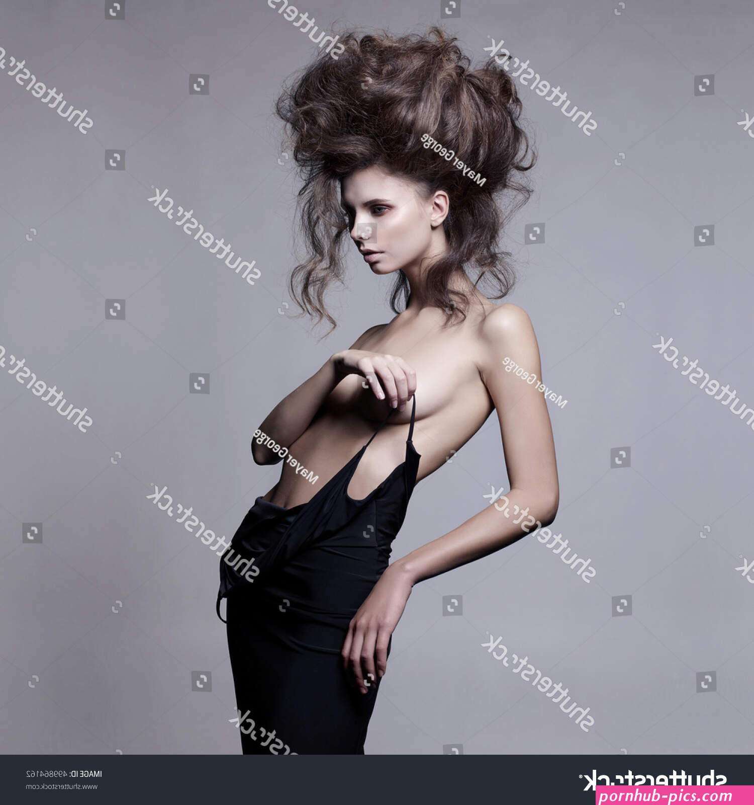 women who pose nude