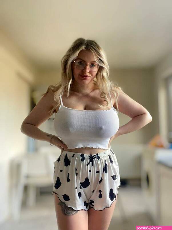 No bra needed with Big boobs 😈😈😈
