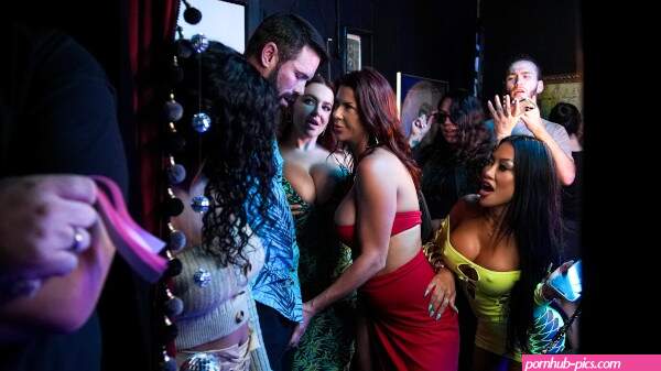Milfs Take Miami With | Brazzers Official