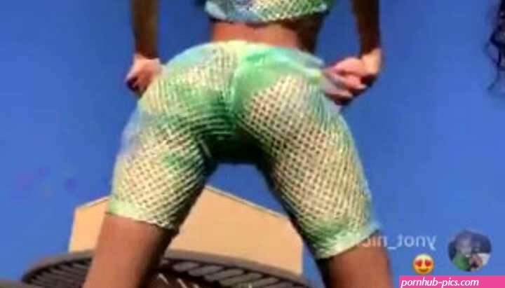 edwinacarlaisaac on Instagram Live Shaking her Ass