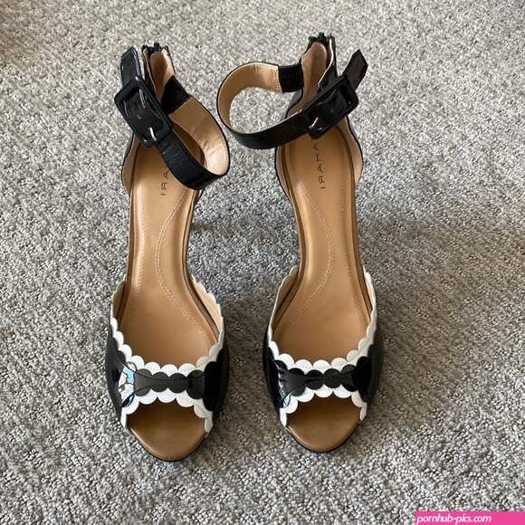 Tahari | Shoes | Tahari Jules Sandal | Poshmark