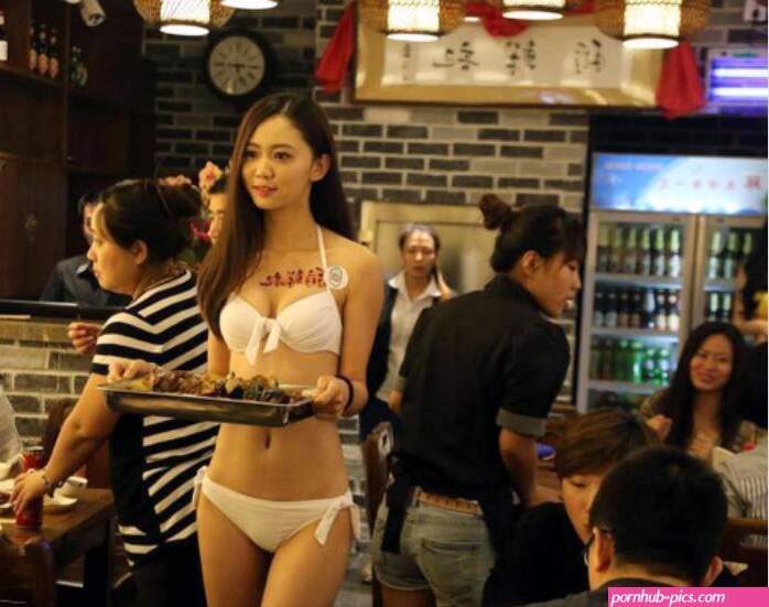 Weird Restaurant In China Where Waitresses Work Half-Naked (PHOTOS)