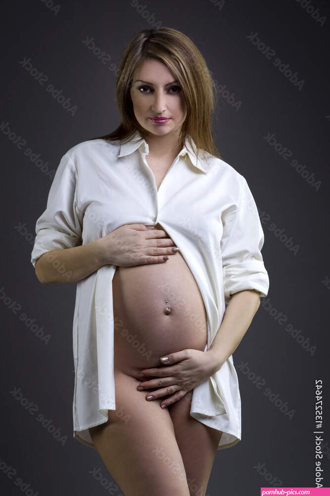 Beautiful naked pregnant woman with navel piercing in white shirt on gray studio background, pregnancy nude concept фотография Stock | Adobe Stock