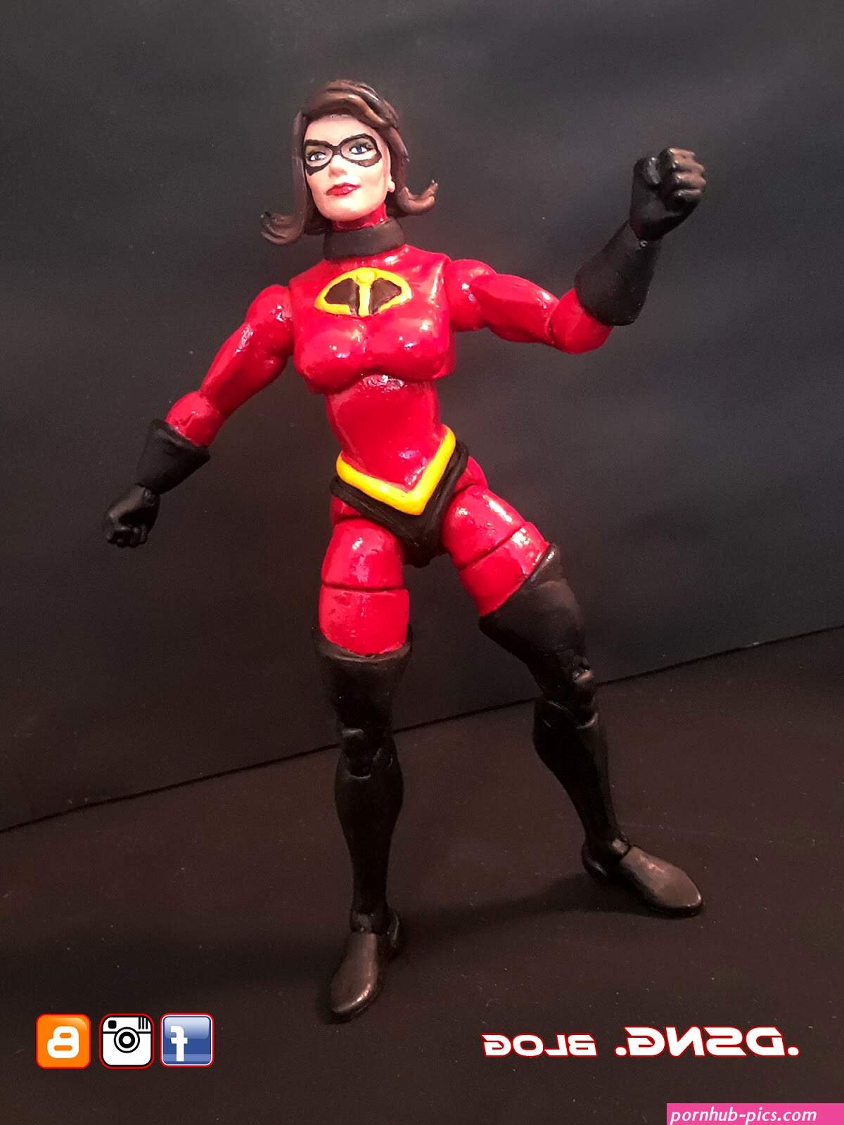 DSNG'S SCI FI MEGAVERSE: CUSTOM MRS INCREDIBLE / ELASTIGIRL TOY! MARVEL LEGENDS SCALE BY DSNG!