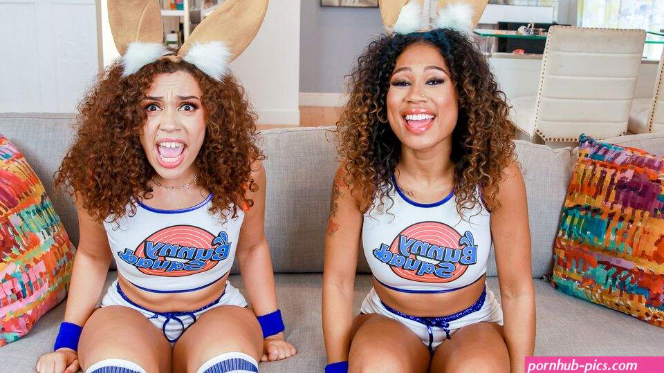 Willow Ryder and Skyla Sun doggystyle video