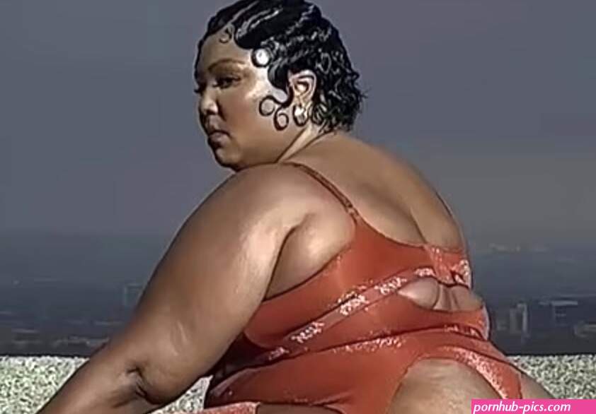 Lizzo Drops Thirst Traps Rocking Backless Leggings Exposing Her Booty While Twerking and Playing Flute – BlackSportsOnline