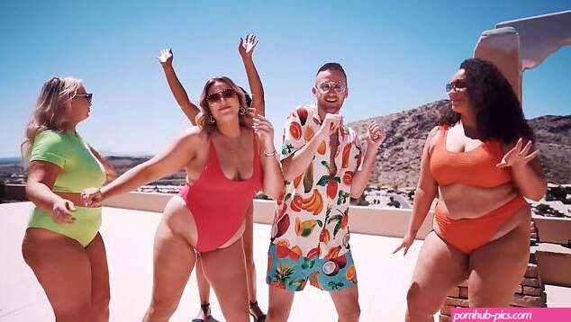 Curvy Wife Guy' Robbie Tripp has put out a rap song about 'chubby sexy' women | Daily Mail Online