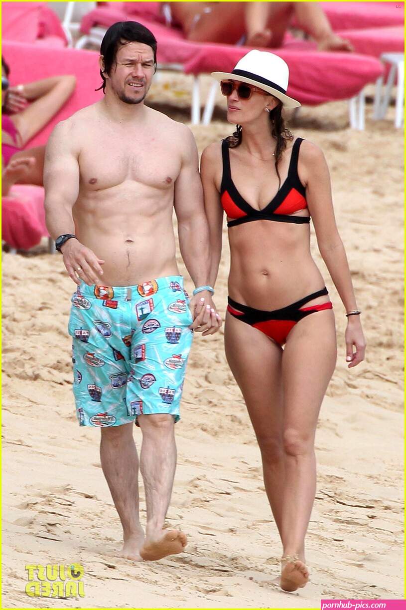 Mark Wahlberg Flashes Butt to Wife Rhea Durham in the Ocean!: Photo 3269278 | Bikini, Mark Wahlberg, Rhea Durham, Shirtless Photos | Just Jared: Entertainment News