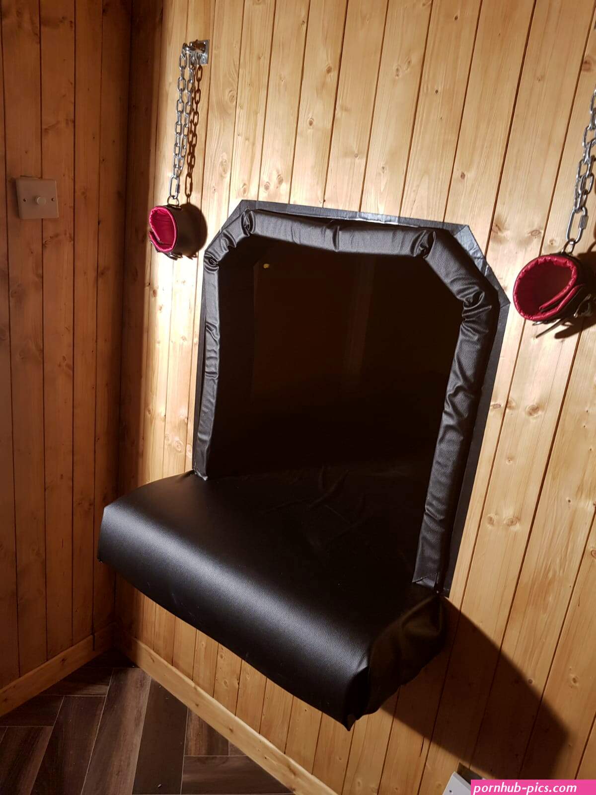 Female Glory Holes | Club Play