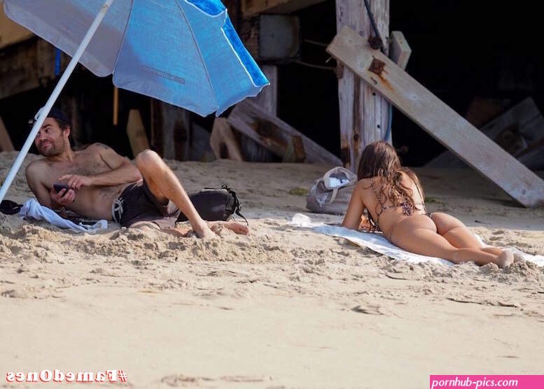 Ines de Ramon Hot Bikini [13 Paparazzi Pics]