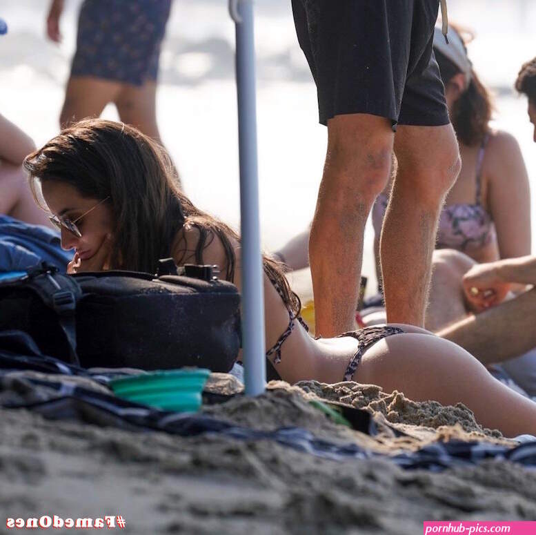 Ines de Ramon Hot Bikini [13 Paparazzi Pics]
