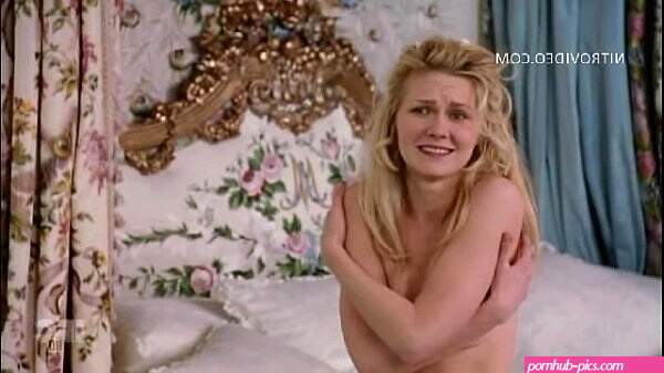 Celeb Kirsten Dunst finally naked