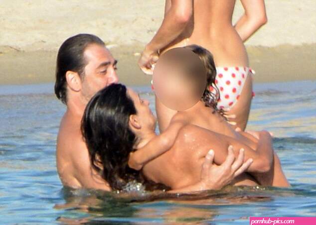 Penelope Cruz shows off post baby body as she goes topless on holiday with  husband Javier Bardem | Daily Mail Online